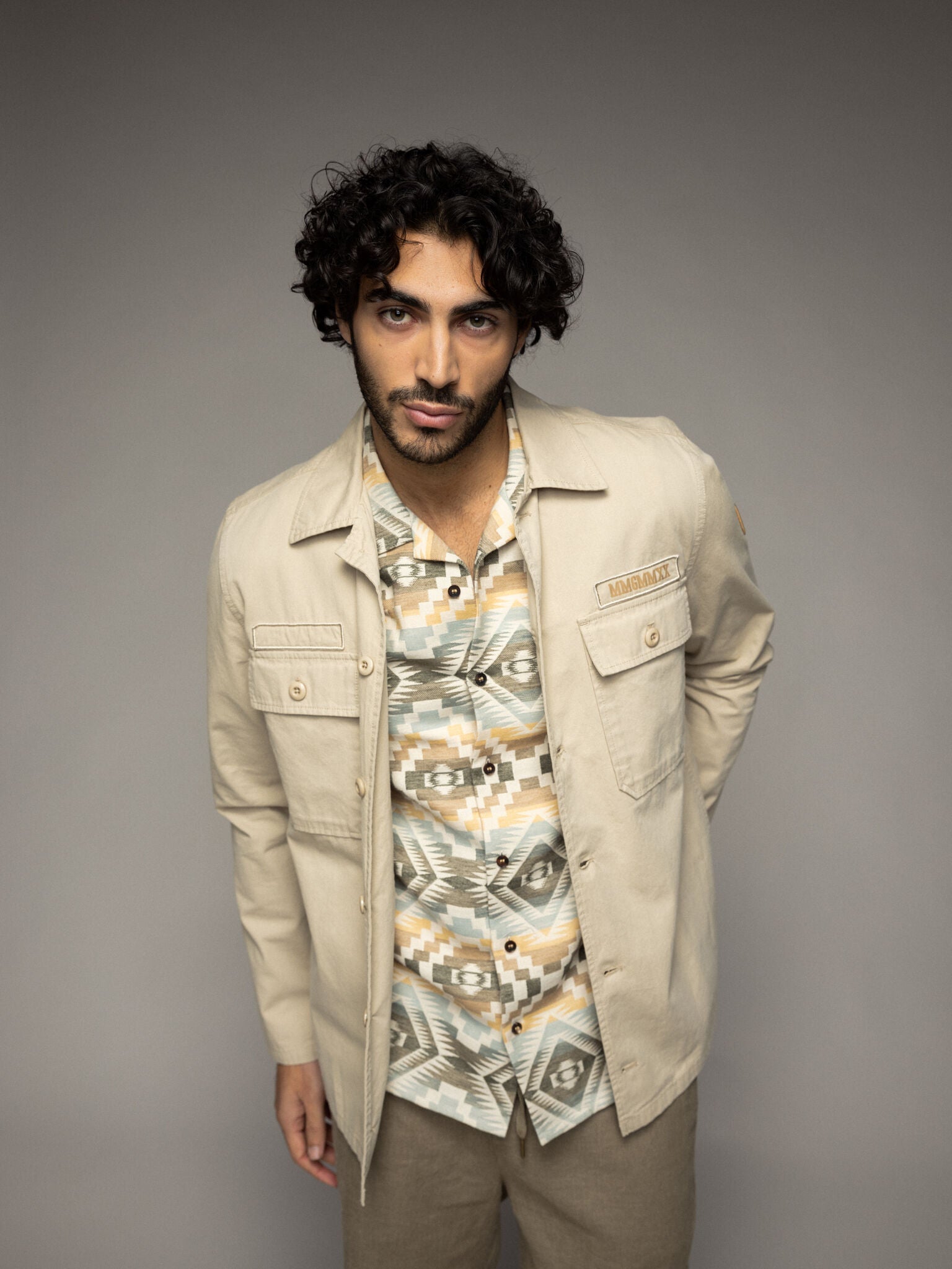 Modelshot / Warm Kit / Detail